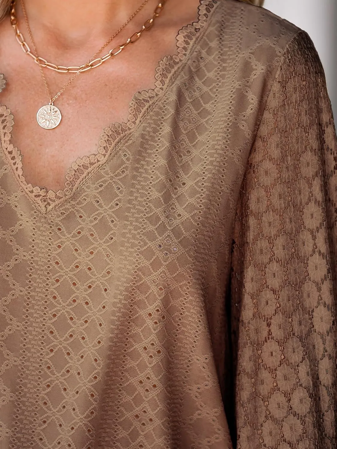 CUPSHE Long Sleeve Tops for Women Eyelet Scalloped Lace V Neck Blouse Casual Loose Fashion Shirts